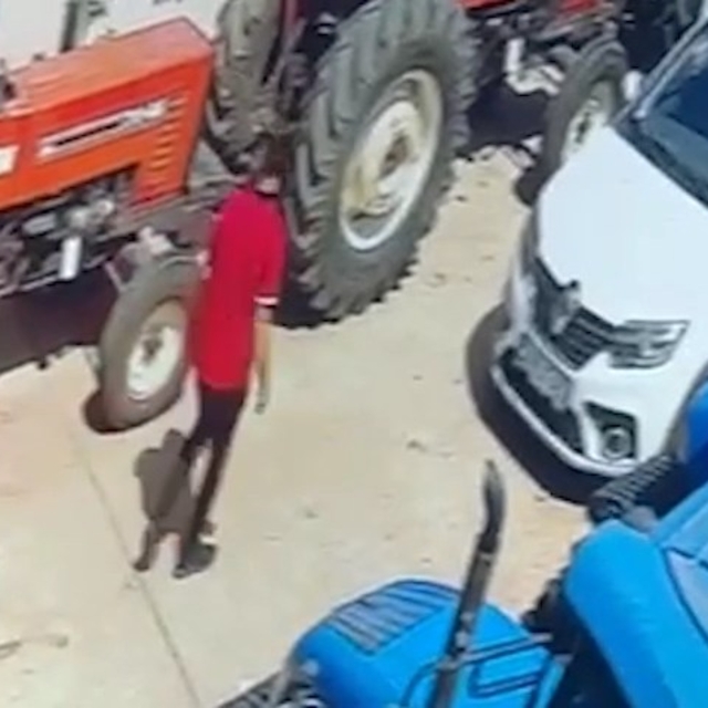 İş yerinden çıkışta tabancayla vuruldu; saldırı kamerada