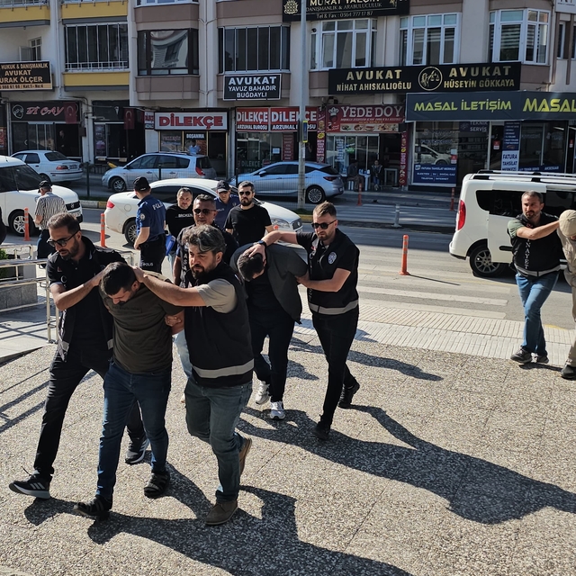 GÜNCELLEME - Çorum merkezli 4 ilde düzenlenen yasa dışı silah ticareti oper...