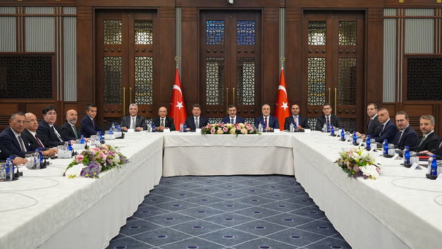 Cumhurbaşkanı Yardımcısı Cevdet Yılmaz, TİSK heyetini kabul etti