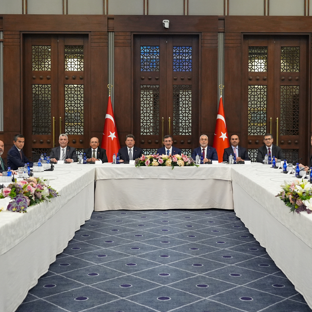 Cumhurbaşkanı Yardımcısı Cevdet Yılmaz, TİSK heyetini kabul etti