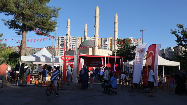 Mardin'de "Geleneksel Oyunlar Tırı" çocuklarla buluştu