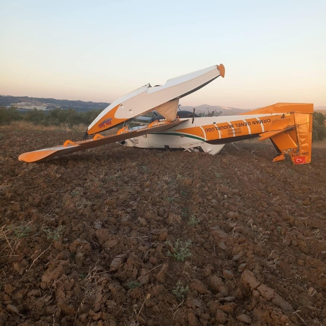 Aydın'da orman yangınına müdahale eden uçak, zorunlu inişte kaza- kırıma uğ...