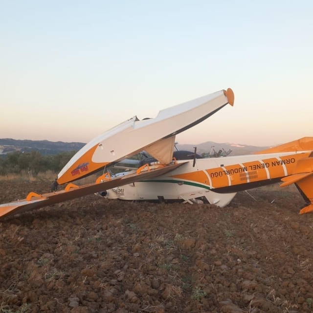 Muğla'da yangın söndürme uçağı tarlaya zorunlu iniş yaptı