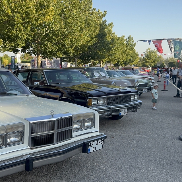 Klasik otomobil tutkunları 3. kez Konya'da buluştu