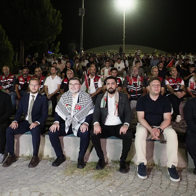 "Gazze İçin Perde Açılıyor" belgeseli İzmir'de izleyiciyle buluştu