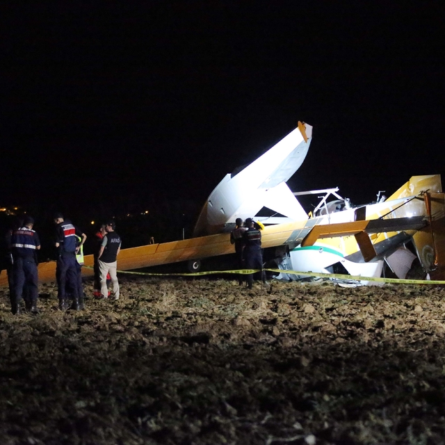 GÜNCELLEME - Muğla'da yangın söndürme uçağı tarlaya zorunlu iniş yaptı