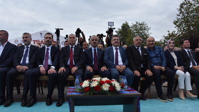 Ulaştırma ve Altyapı Bakanı Uraloğlu, Trabzon Günleri'nin açılışına katıldı