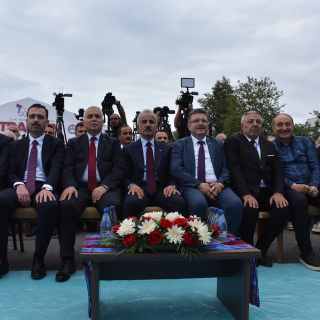 Ulaştırma ve Altyapı Bakanı Uraloğlu, Trabzon Günleri'nin açılışına katıldı