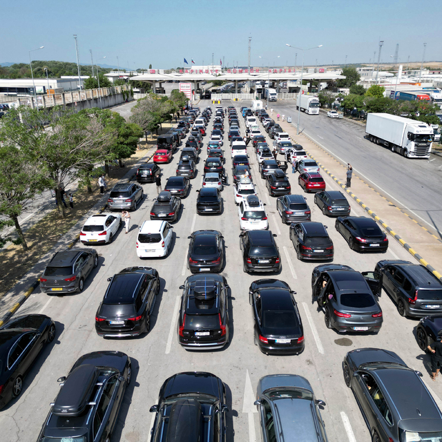 Trakya'daki sınır kapılarından yaklaşık 2 milyon gurbetçi çıkış yaptı