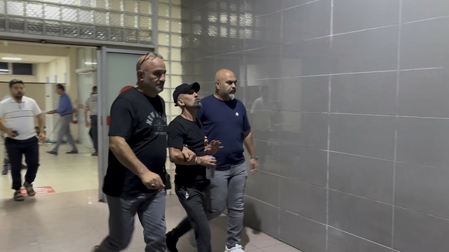 17 yıl hapis cezasıyla aranıyordu, akrabasının düğününde yakalandı