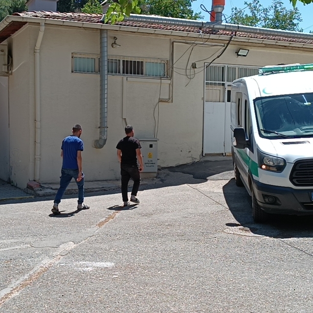 Husumetlileri tarafından parkta bıçaklanan Adem kurtarılamadı