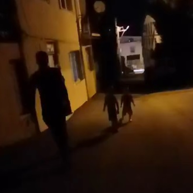 2 çocuğunu teslim etmek istediği eski eşi tarafından darbedildi; o anlar ka...