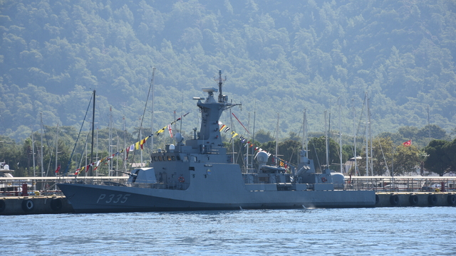 Muğla'da Deniz Kuvvetleri gemisi ile Sahil Güvenlik botları ziyarete açıldı