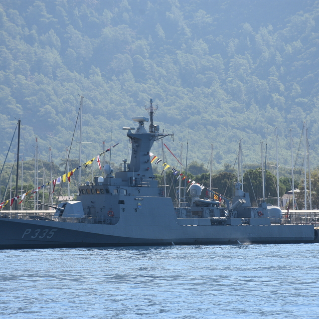 Muğla'da Deniz Kuvvetleri gemisi ile Sahil Güvenlik botları ziyarete açıldı