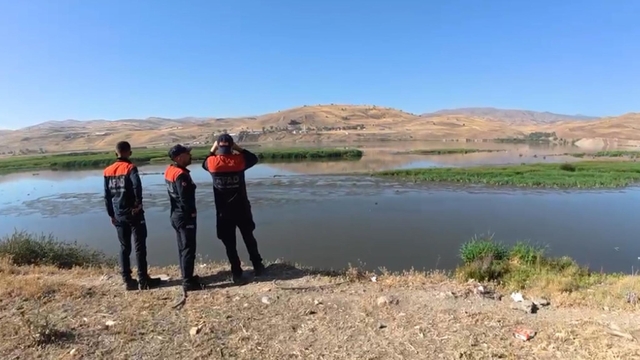 Nehre uçan otomobilden suya düşüp kaybolan İlknur aranıyor