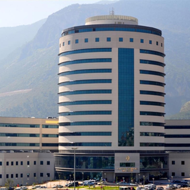 Arkadaşının bebeğini poşete koyup, hastaneden kaçırmaya çalıştı