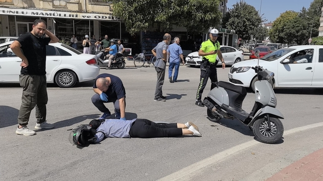 Hafif ticari araçla çarpışan motosikletin sürücüsü yaralandı