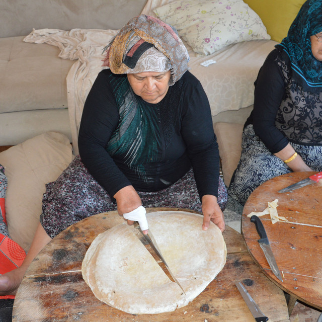 Samsun'da kadınlar kışlık erişte ve çorbalık hazırladı