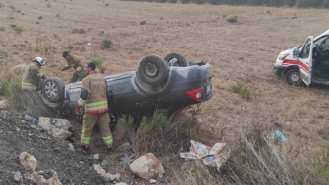 İskenderun'da şarampole devrilen otomobildeki 2 kişi yaralandı