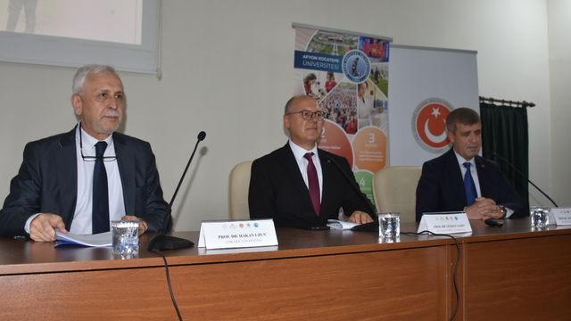 Afyonkarahisar'da "103. Yılında Büyük Taarruz'u Yeniden Tetkik Etmek Paneli" düzenlendi