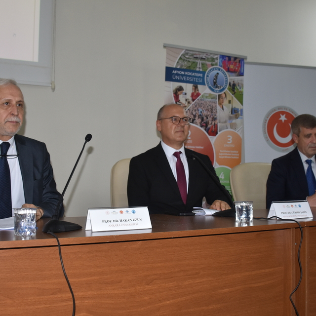 Afyonkarahisar'da "103. Yılında Büyük Taarruz'u Yeniden Tetkik Etmek Paneli...