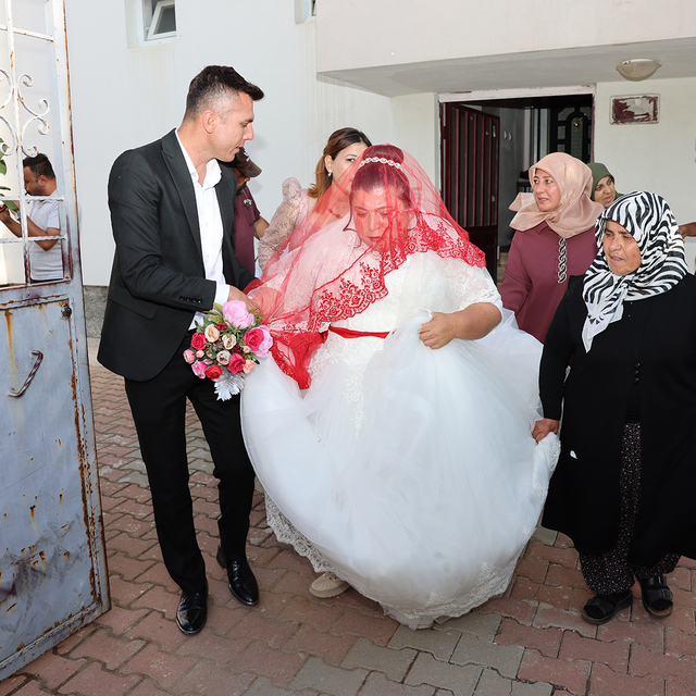 Kahramanmaraş'ta engelli bireyin gelinlik giyme hayali gerçek oldu