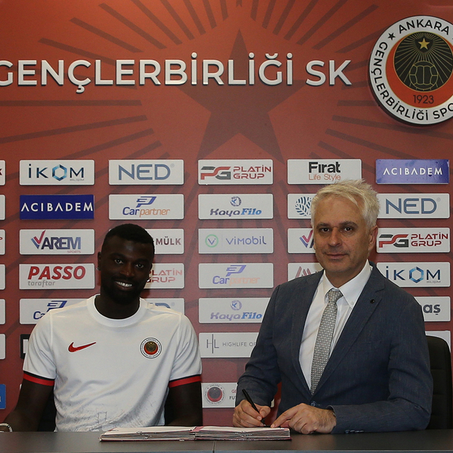 Gençlerbirliği, Senegalli golcü M'Baye Niang ile sözleşme imzaladı