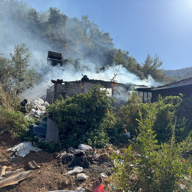 Muğla'da uyuşturucu madde bağımlısı olduğu iddia edilen genç evini ateşe ve...