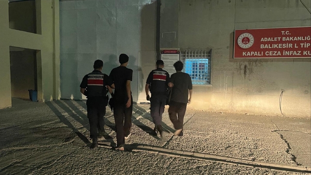 'Jandarmayız' diyerek bir çifti dolandıran 3 şüpheli tutuklandı