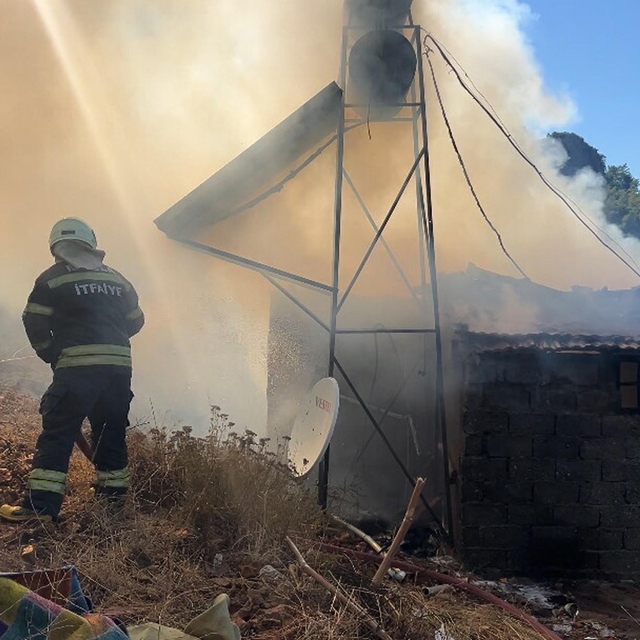 Kendi evini ateşe verdiği iddiasıyla gözaltına alındı