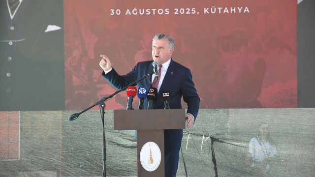 Bakan Bak: Geleceğe gençlerimizle yürüyeceğiz (2)