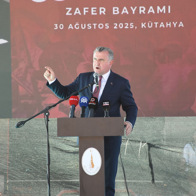 Bakan Bak: Geleceğe gençlerimizle yürüyeceğiz (2)