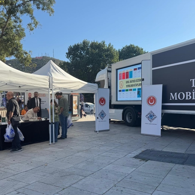 Afyonkarahisar'da Türk Tarih Kurumu Mobil Mağazasının açılışı yapıldı