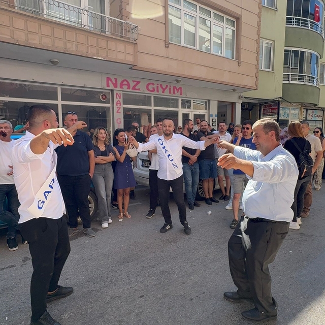 Bursa'da geleneksel düğün adetleriyle evlendiler