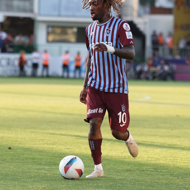 Trabzonspor'da Muhammed Cham, Slavia Prag'a kiralandı