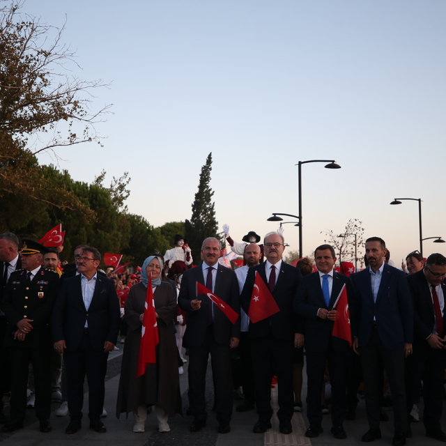 Çanakkale Kültür Yolu Festivali kapsamında kortej yürüyüşü yapıldı