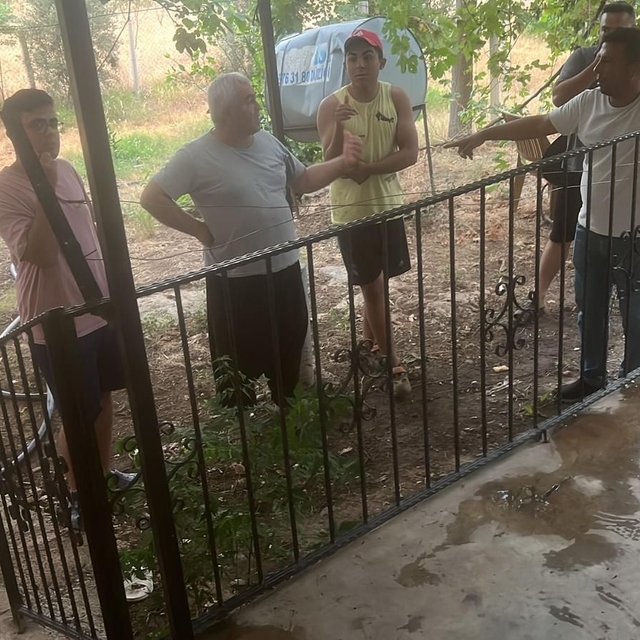 Konserve yapan ailesine yardım eden çocuğun ayağına 'yorgun mermi' isabet e...