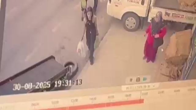 Sokakta tabancayla öldürüldü, 4 yaşındaki oğlu da ayağından yaralandı; olay kamerada