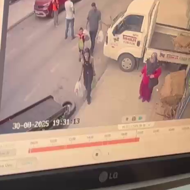 Sokakta tabancayla öldürüldü, 4 yaşındaki oğlu da ayağından yaralandı; olay...