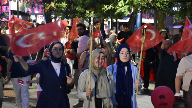 Trabzon'da 30 Ağustos Zafer Bayramı dolayısıyla fener alayı düzenlendi