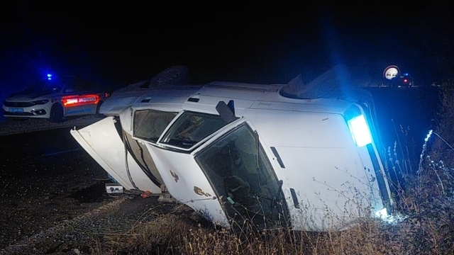 Tokat'ta devrilen otomobildeki 3 kişi yaralandı