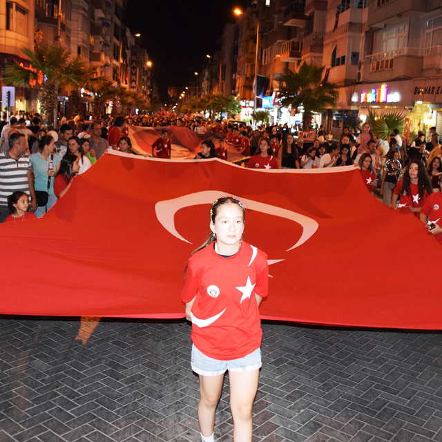 Turgutlu'da Zafer Bayramı fener alayı ve konserle kutlandı