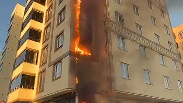 Çorba içmeye giderken yangını fark edip binadakilerin tahliyesini sağladılar