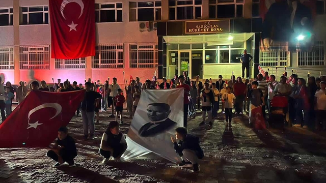Sarıoğlan'da "Fener Alayı Yürüyüşü" düzenlendi