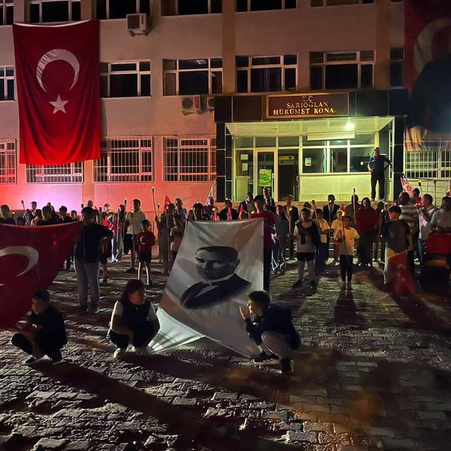 Sarıoğlan'da "Fener Alayı Yürüyüşü" düzenlendi