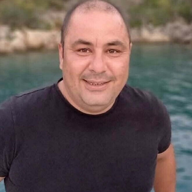 Kaza sırasında başındaki kaskı fırlayan motosiklet sürücüsü öldü