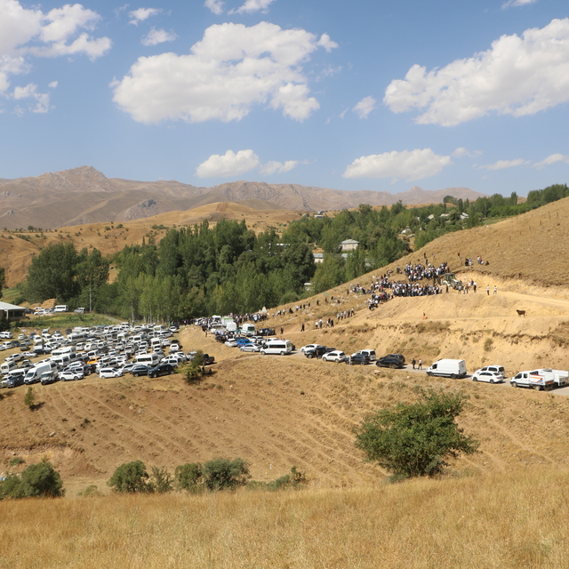 Kazada ölen aynı aileden 5 kişi, yakınlarının düğününe gidiyormuş