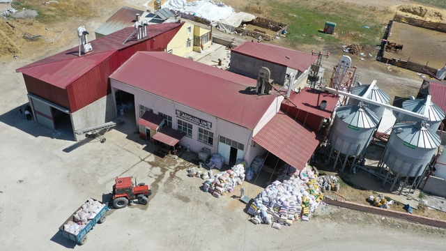 Devlet desteğiyle un değirmenini büyütüp fabrikaya dönüştüren girişimci yöre halkına hizmet veriyor