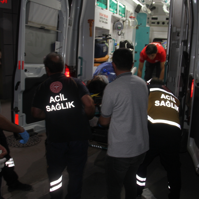 Konya'da iki otomobilin kavşakta çarpıştığı kazada 4 kişi yaralandı