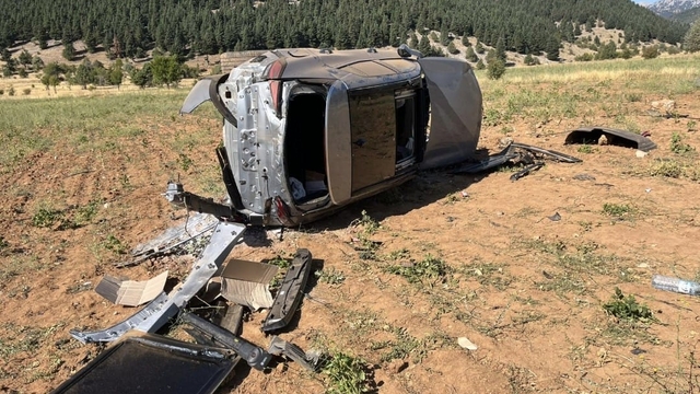 Konya'da tarlaya devrilen otomobildeki 2 kişi yaralandı
